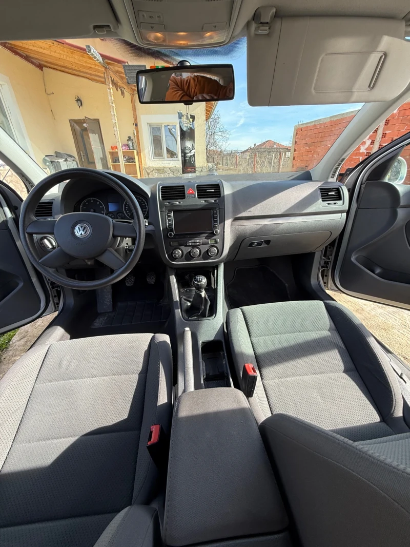 VW Golf Продавам добре поддържан голф 5, току що внесен от, снимка 10 - Автомобили и джипове - 53540053