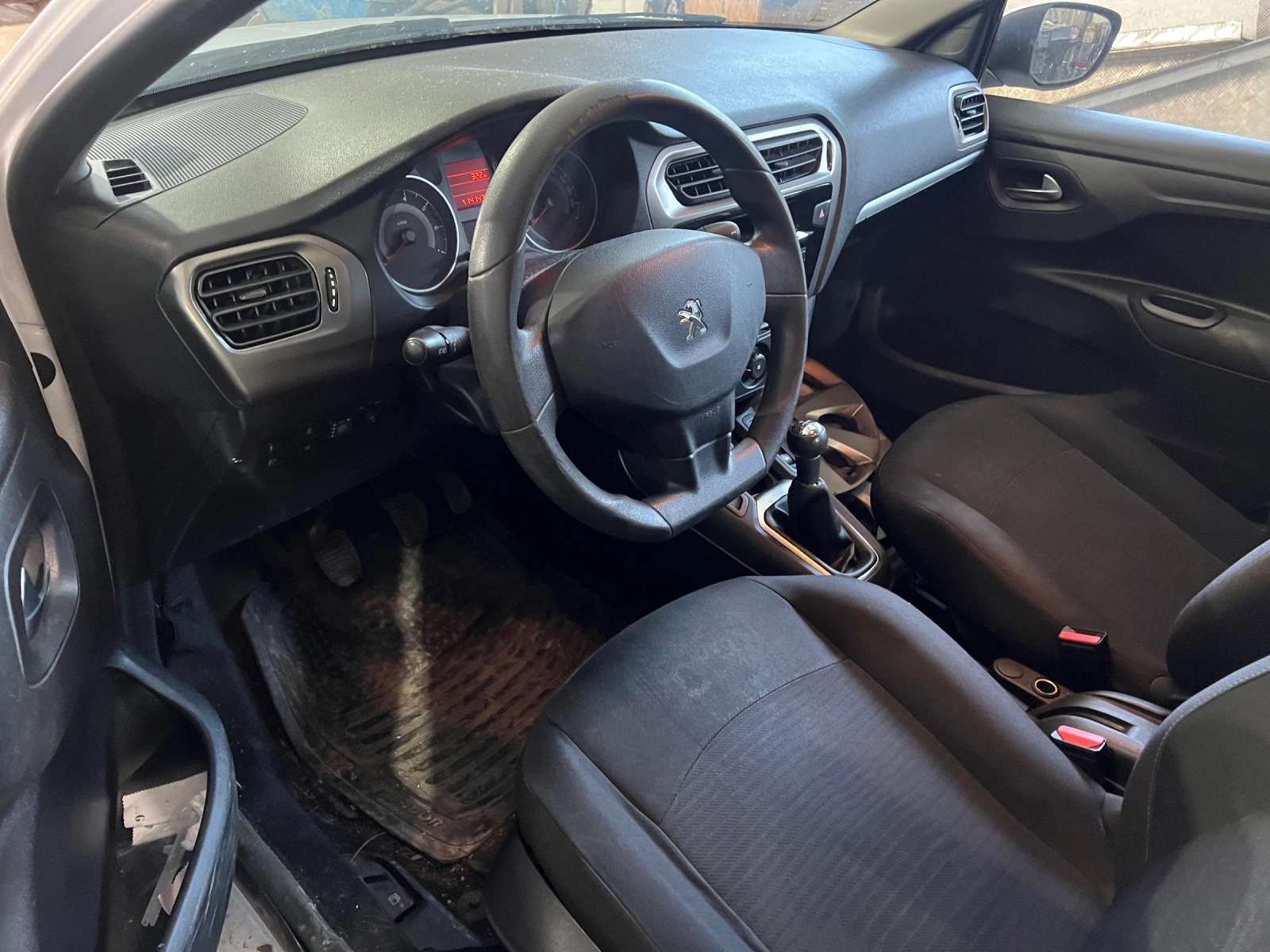 Peugeot 301 1.2i - изображение 5