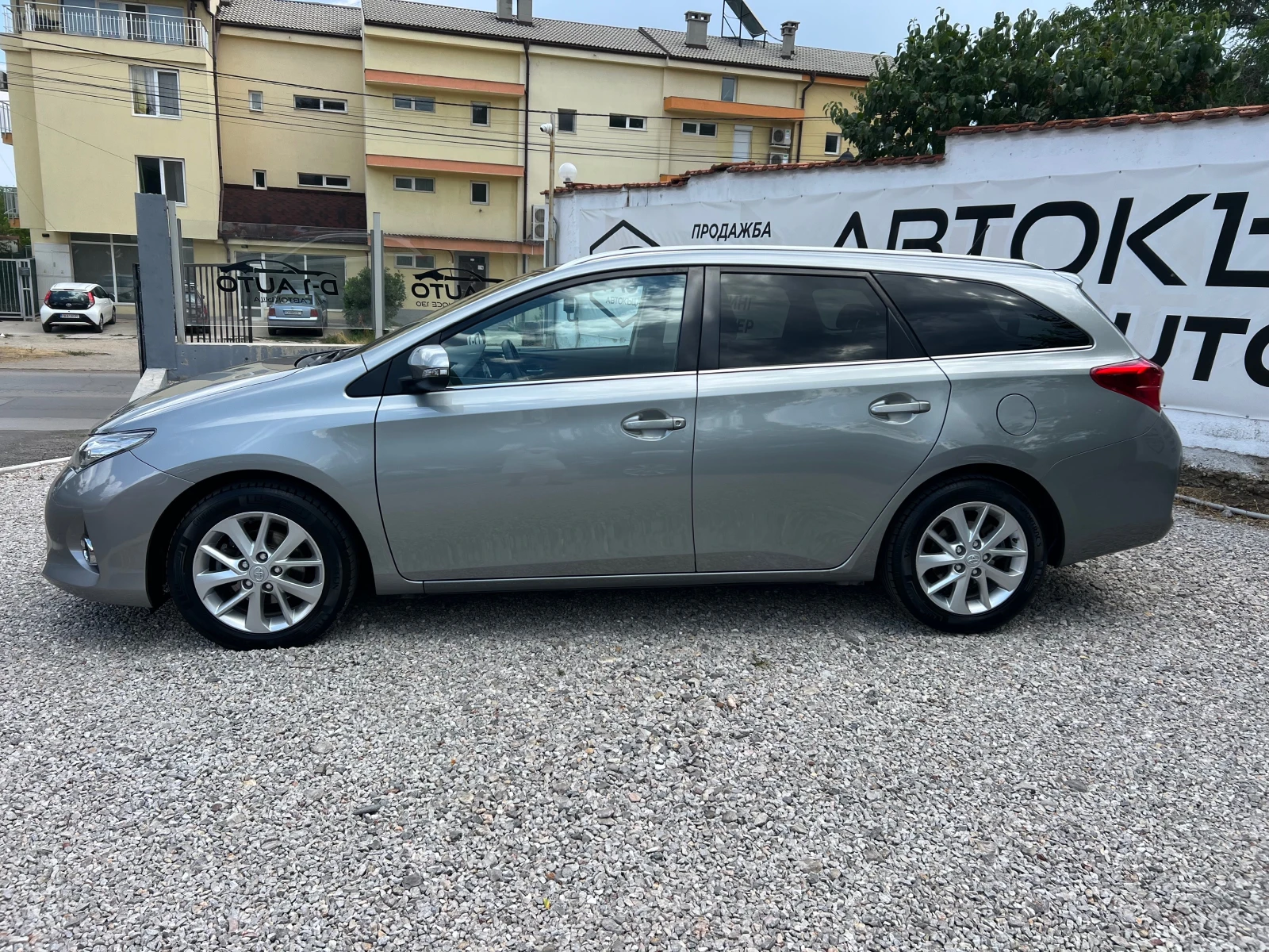 Toyota Auris 1.6-FULL - изображение 8