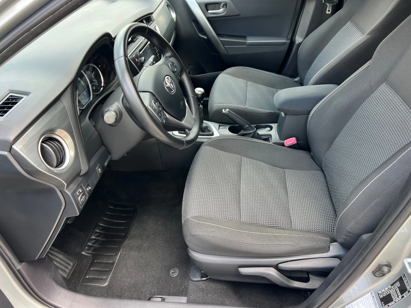 Toyota Auris 1.6-FULL - изображение 10