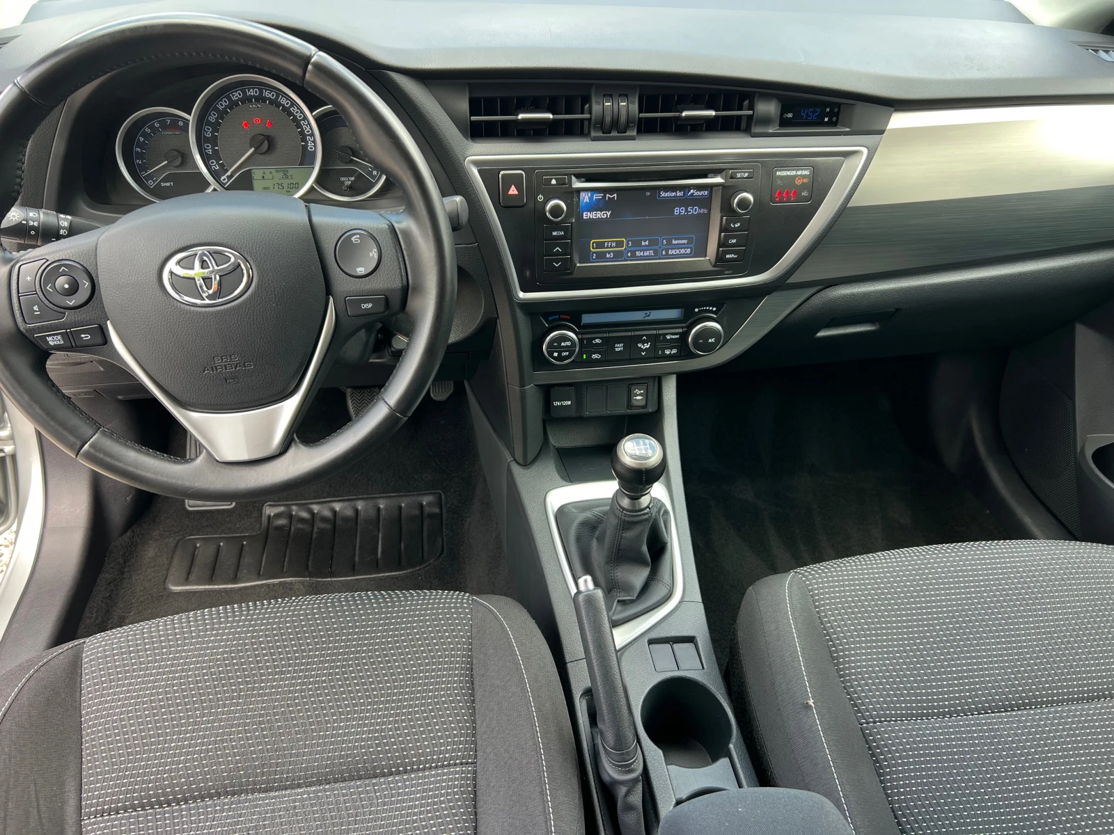 Toyota Auris 1.6-FULL - изображение 9