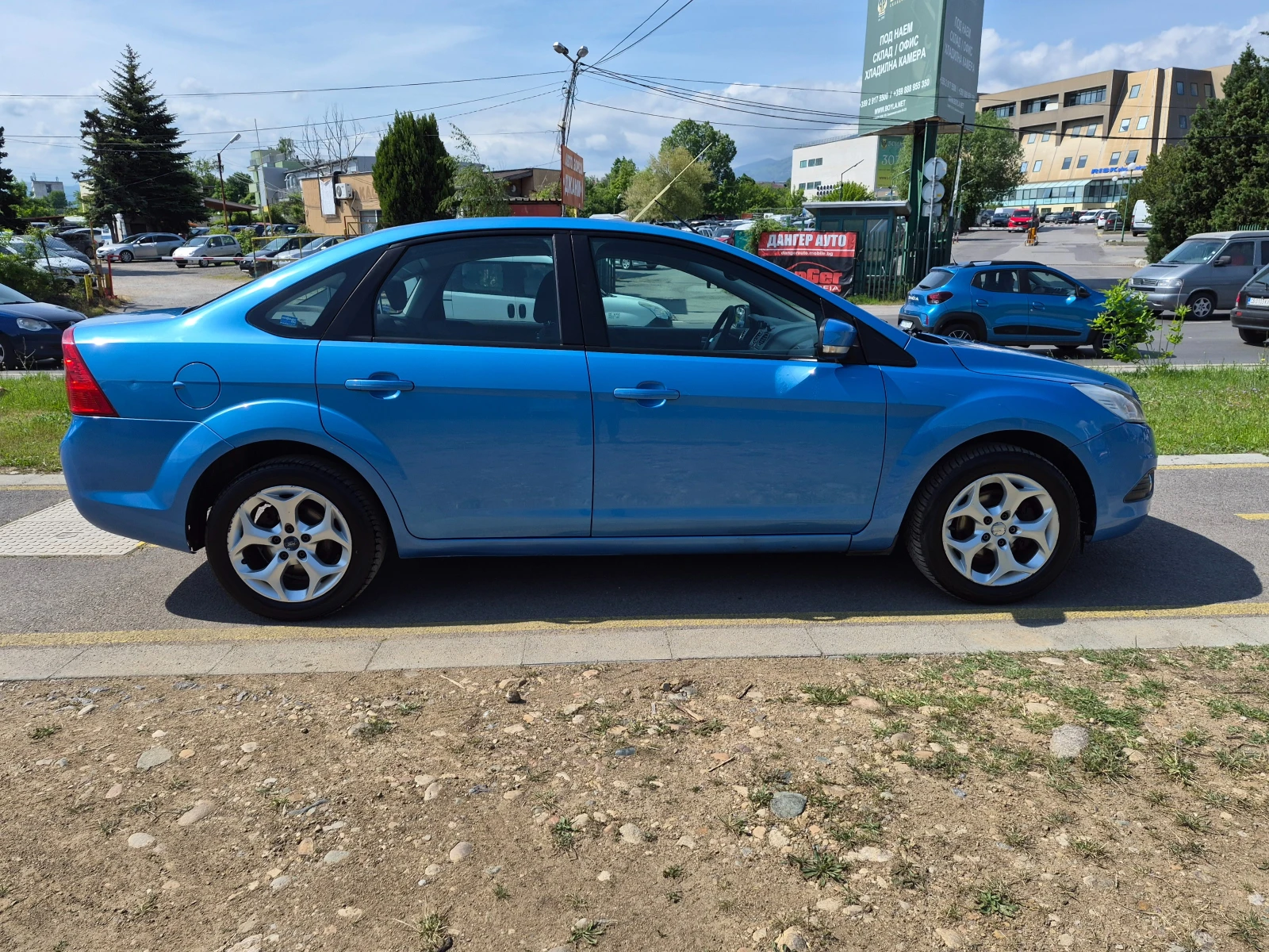 Ford Focus 1.6i, снимка 6 - Автомобили и джипове - 54615683