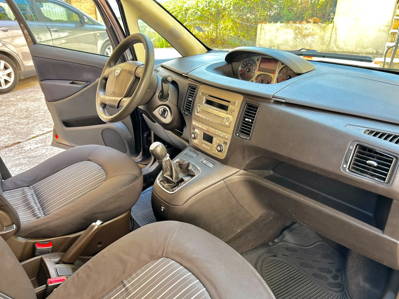 Lancia Musa 1, 3 Multijet, снимка 14 - Автомобили и джипове - 55695835