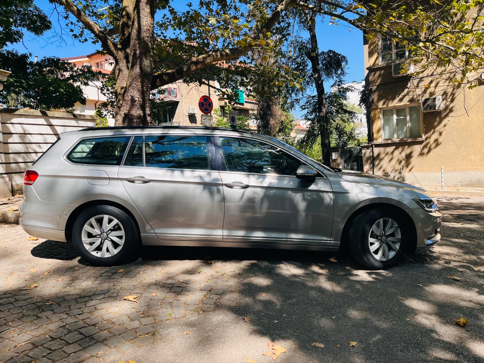 VW Passat Variant B8 2.0 TDI 190к.с.DSG| ACC| LED| Камера, снимка 3 - Автомобили и джипове - 56025324
