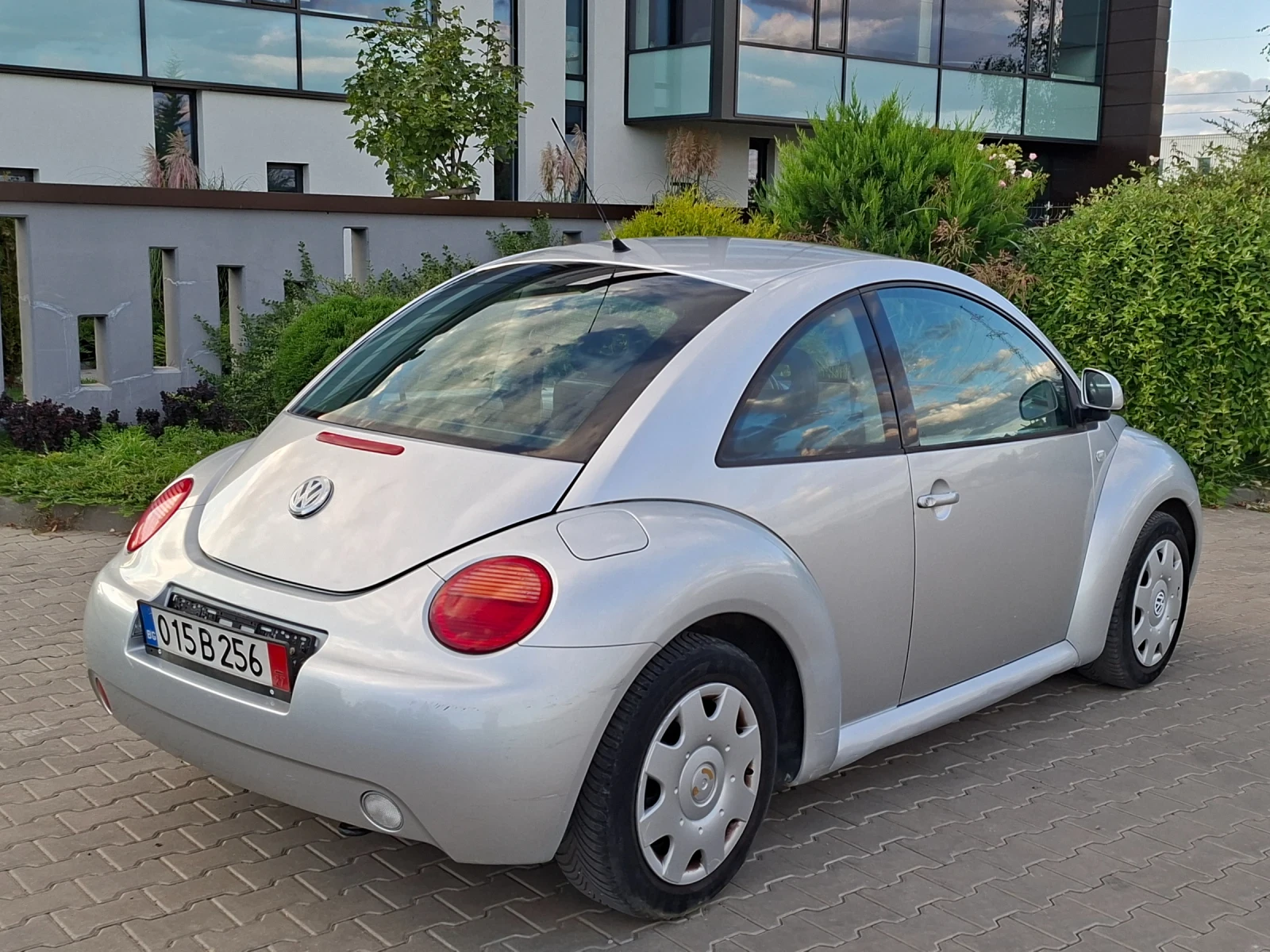 VW New beetle 2.0i* (115кс)* FACELIFT* КОЖА* НОВ ВНОС* * , снимка 13 - Автомобили и джипове - 56060034