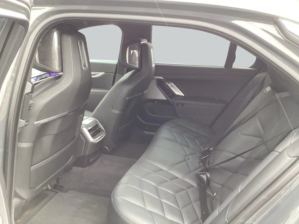 BMW i7 60/544HP/xDRIVE/B&W/PURE-DESIGN/360/PANO/898z, снимка 13 - Автомобили и джипове - 56193421