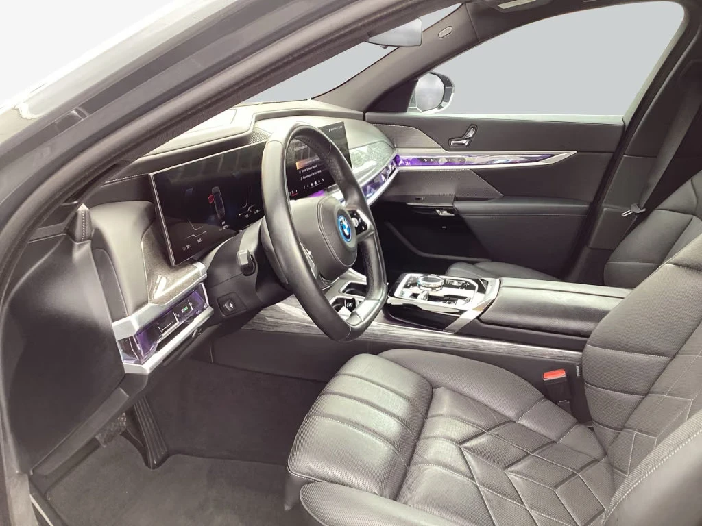 BMW i7 60/544HP/xDRIVE/B&W/PURE-DESIGN/360/PANO/898z, снимка 11 - Автомобили и джипове - 56193421
