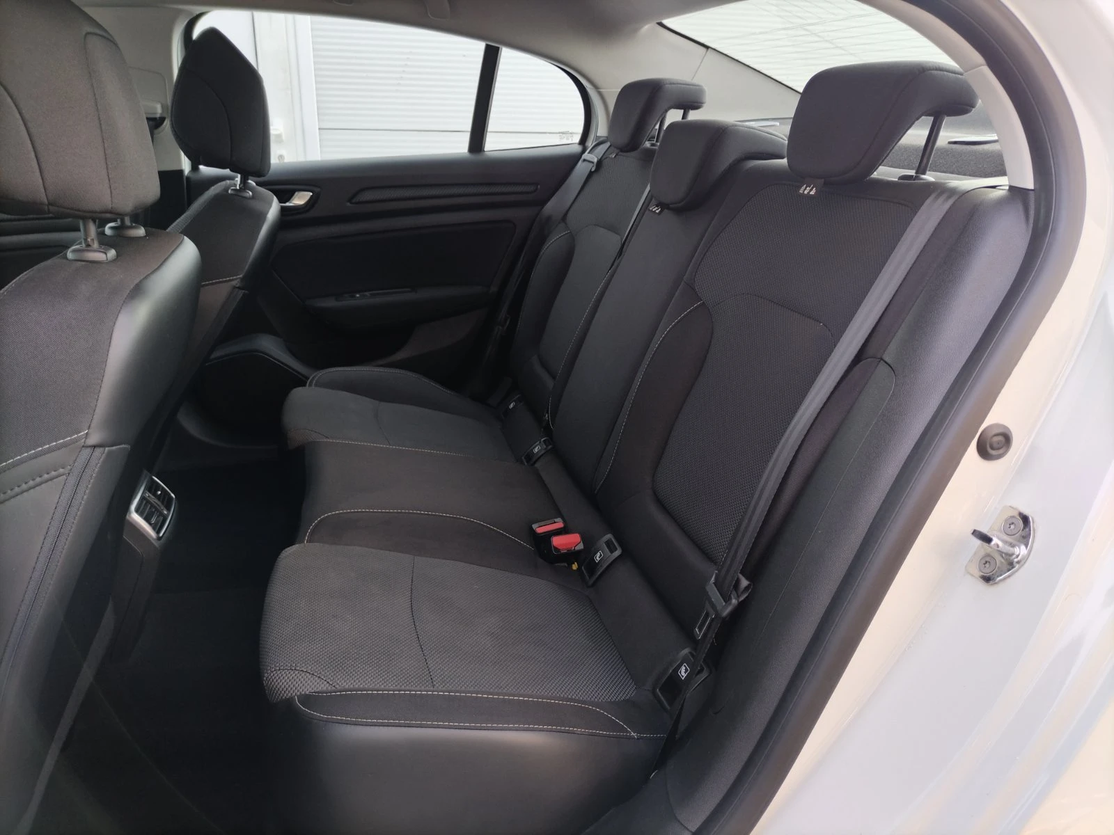 Renault Megane 1.3Tce/140к.с./Life, снимка 13 - Автомобили и джипове - 56353764
