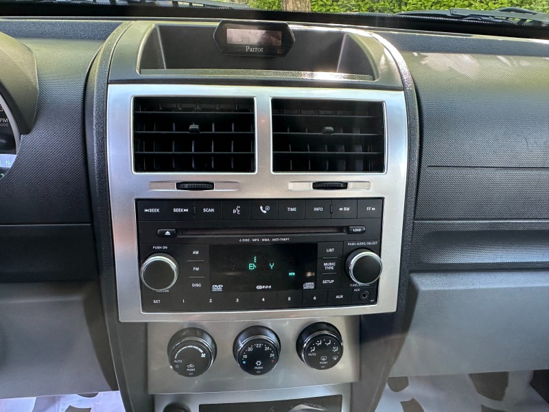 Dodge Nitro 2.8CRDI Автомат/Кожа, снимка 12 - Автомобили и джипове - 45506425