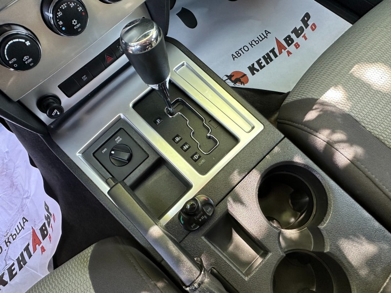 Dodge Nitro 2.8CRDI Автомат/Кожа, снимка 13 - Автомобили и джипове - 45506425