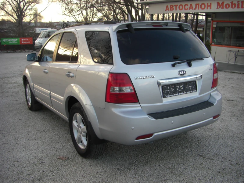 Kia Sorento 2.5crdi 4x4 FACELIFT, снимка 3 - Автомобили и джипове - 48813476