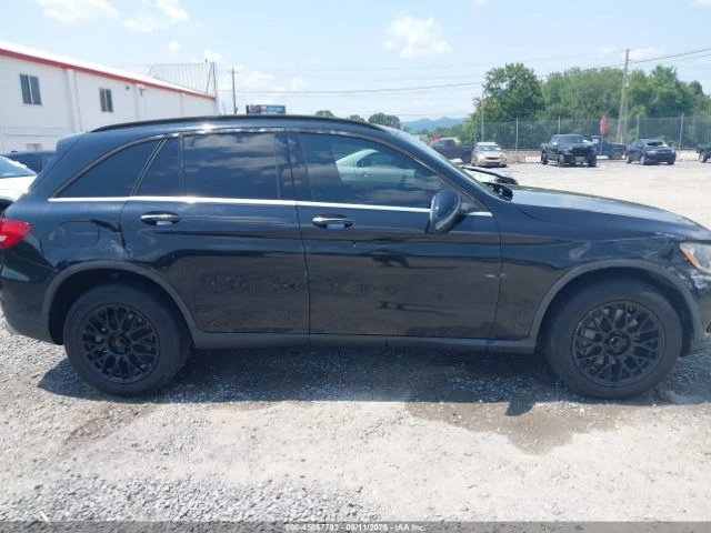 Mercedes-Benz GLC 300 4MATIC * CARFAX * ОПЦИЯ ЗА ФИНАНСИРАНЕ * , снимка 13 - Автомобили и джипове - 55845090