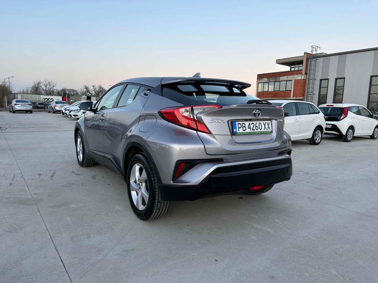 Toyota C-HR -ГАРАНЦИОНЕН-А/Т-1.8 Hybrid-122кс - изображение 3