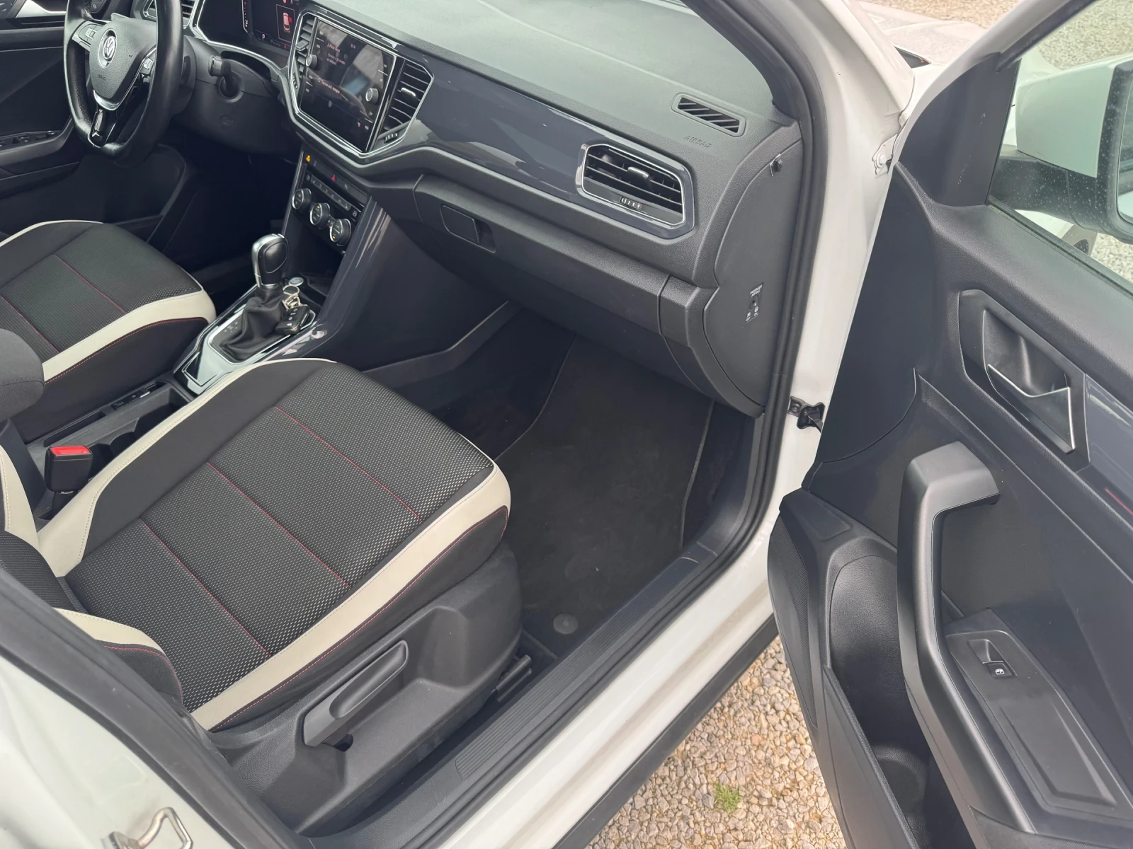 VW T-Roc 1.5i / 150ps / 2018г / ТОП /, снимка 13 - Автомобили и джипове - 53911628