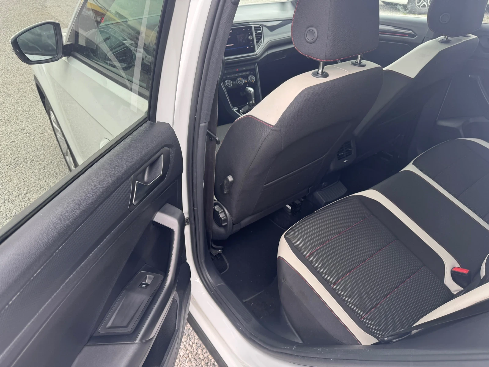 VW T-Roc 1.5i / 150ps / 2018г / ТОП /, снимка 9 - Автомобили и джипове - 53911628