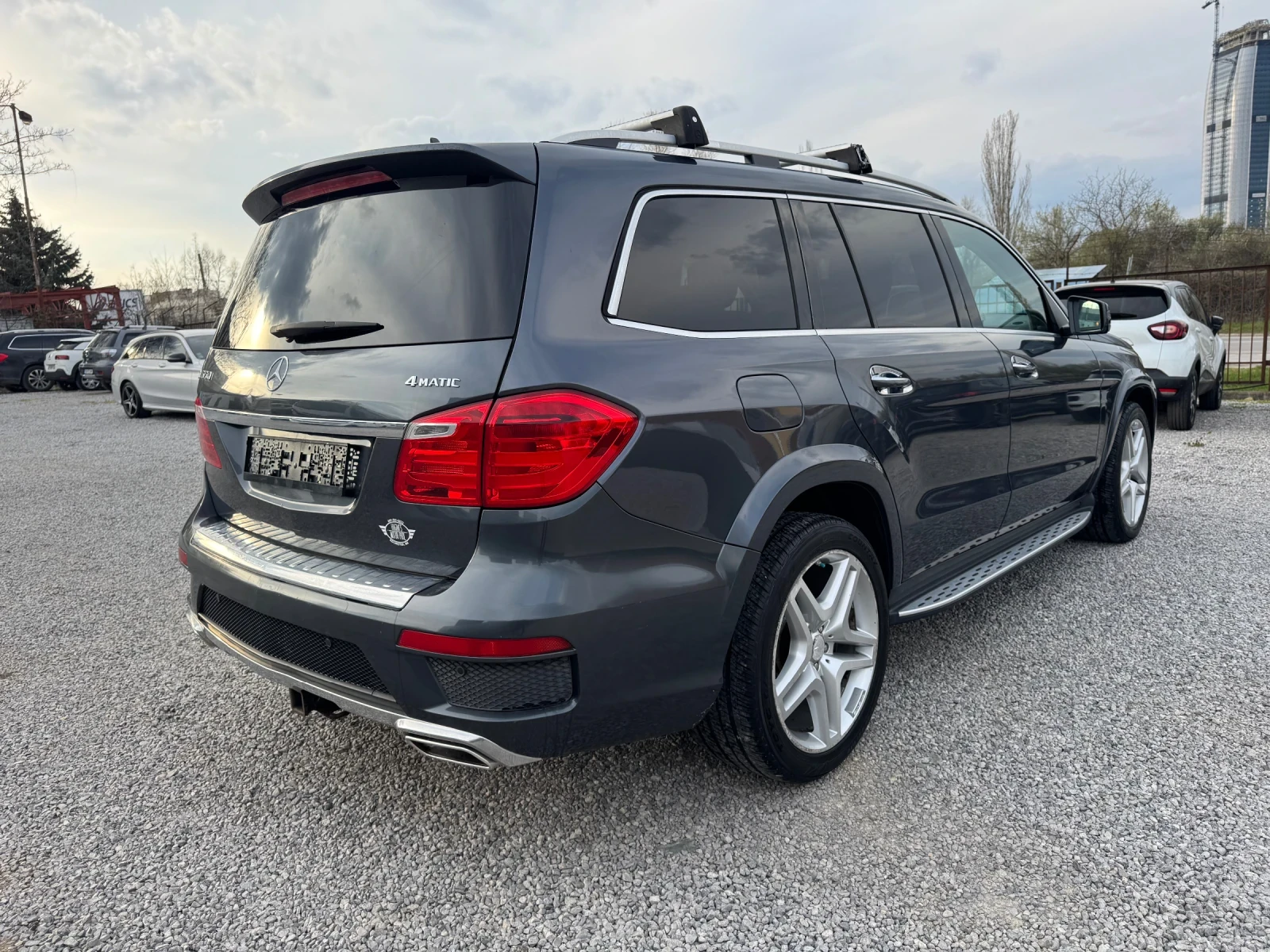 Mercedes-Benz GL 550 AMG / FULL MAX / НАПЪЛНО ОБСЛУЖЕН / ГАРАНЦИЯ, снимка 4 - Автомобили и джипове - 54160664