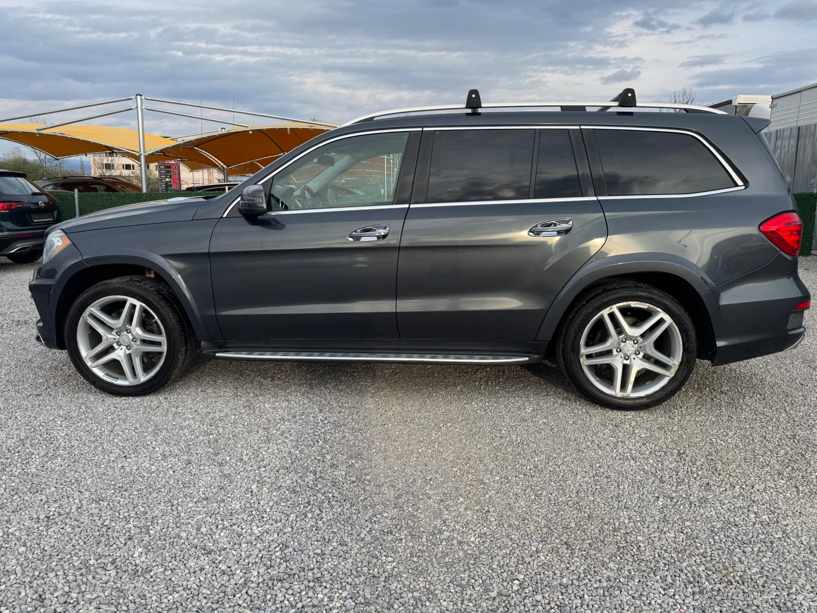 Mercedes-Benz GL 550 AMG / FULL MAX / НАПЪЛНО ОБСЛУЖЕН / ГАРАНЦИЯ, снимка 6 - Автомобили и джипове - 54160664