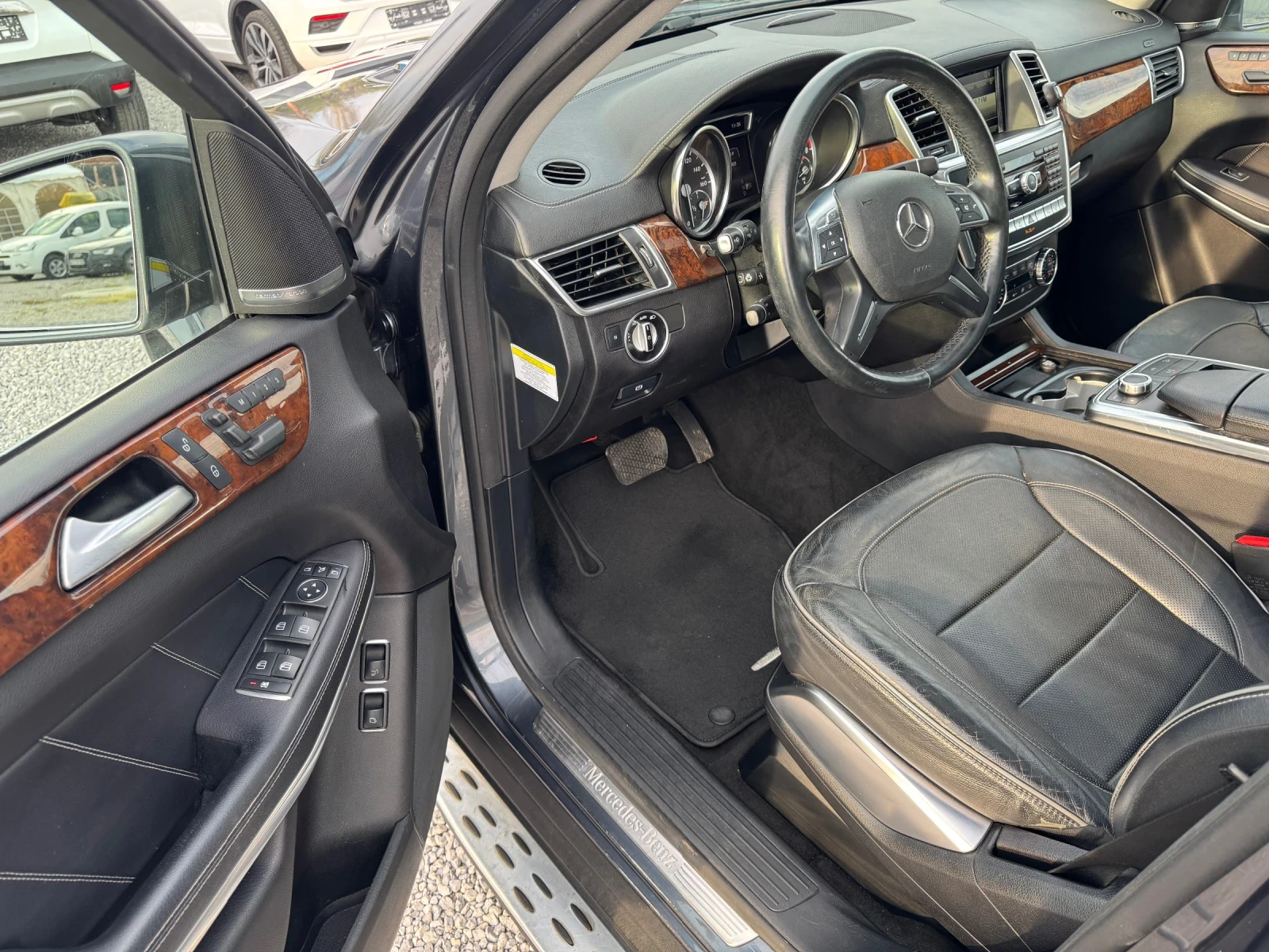 Mercedes-Benz GL 550 AMG / FULL MAX / НАПЪЛНО ОБСЛУЖЕН / ГАРАНЦИЯ, снимка 7 - Автомобили и джипове - 54160664