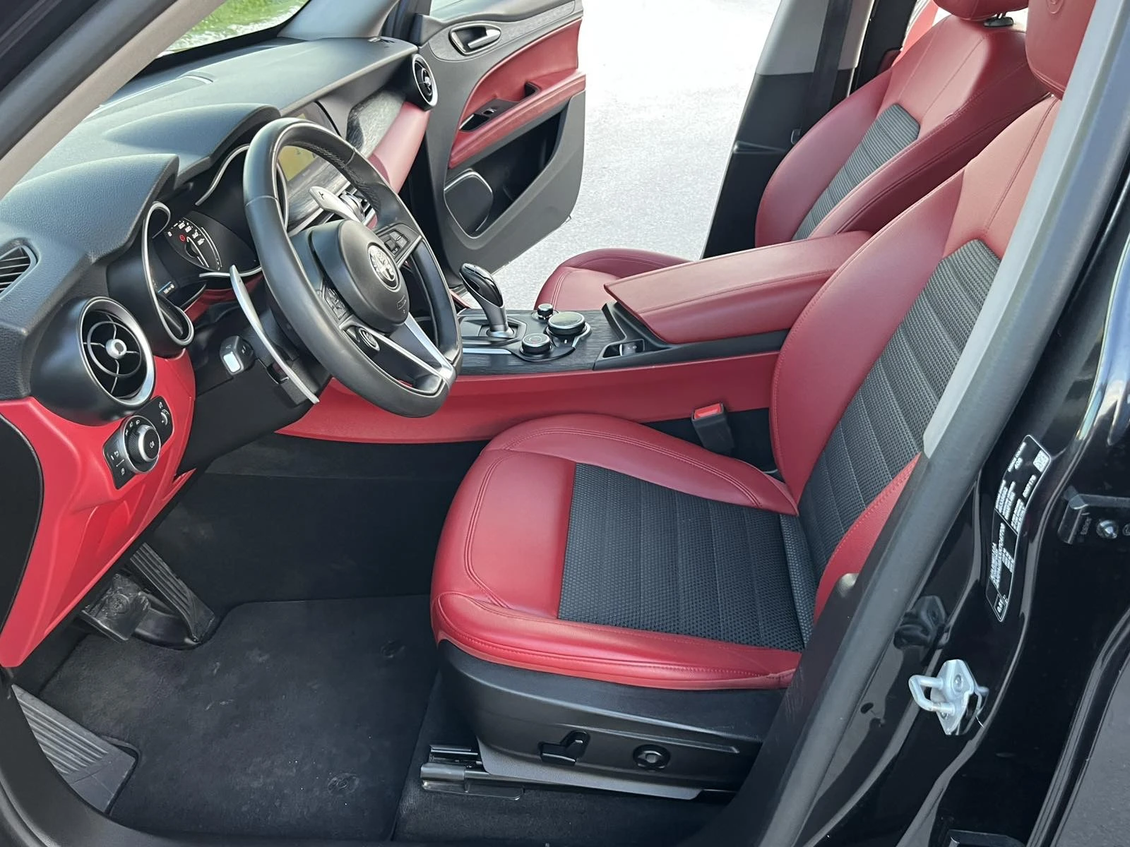 Alfa Romeo Stelvio 2.2JTD 160кс 43 000км РЕГИСТРИРАНА ОБСЛУЖЕНА, снимка 8 - Автомобили и джипове - 54556399