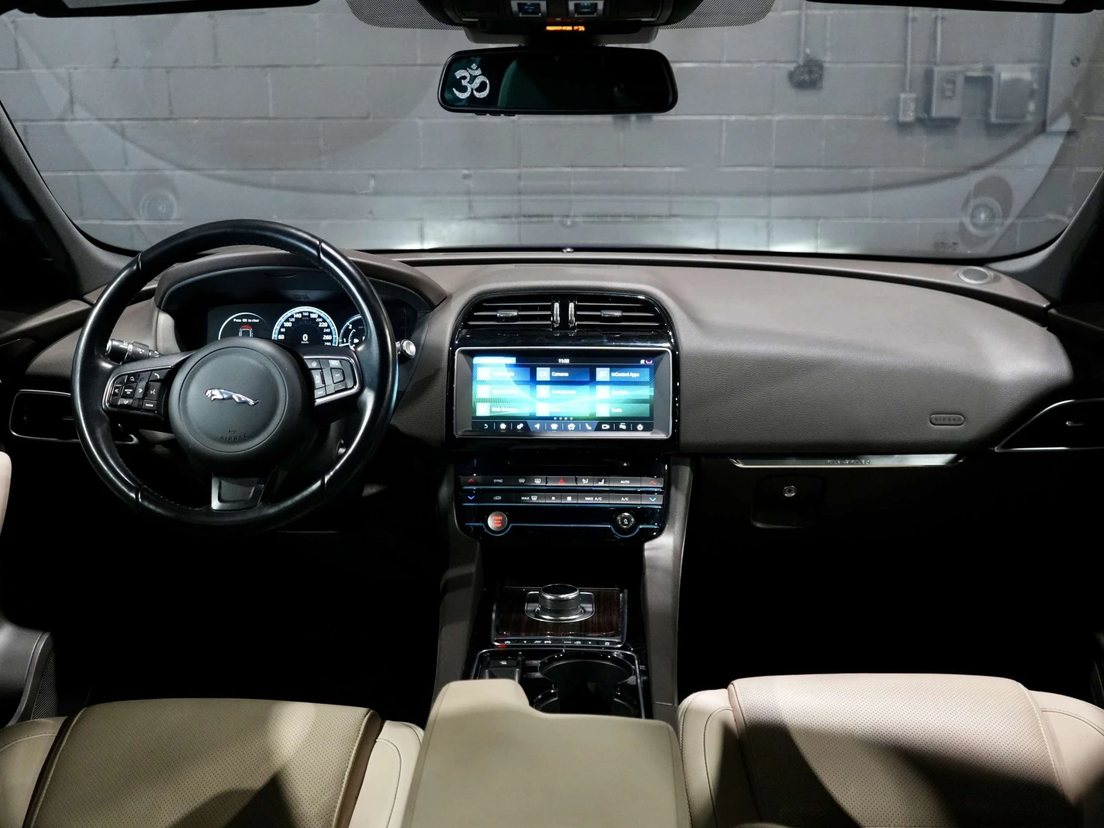 Jaguar F-PACE Prestige, ПАНО, ЦЕНА ДО БГ, снимка 11 - Автомобили и джипове - 54980465
