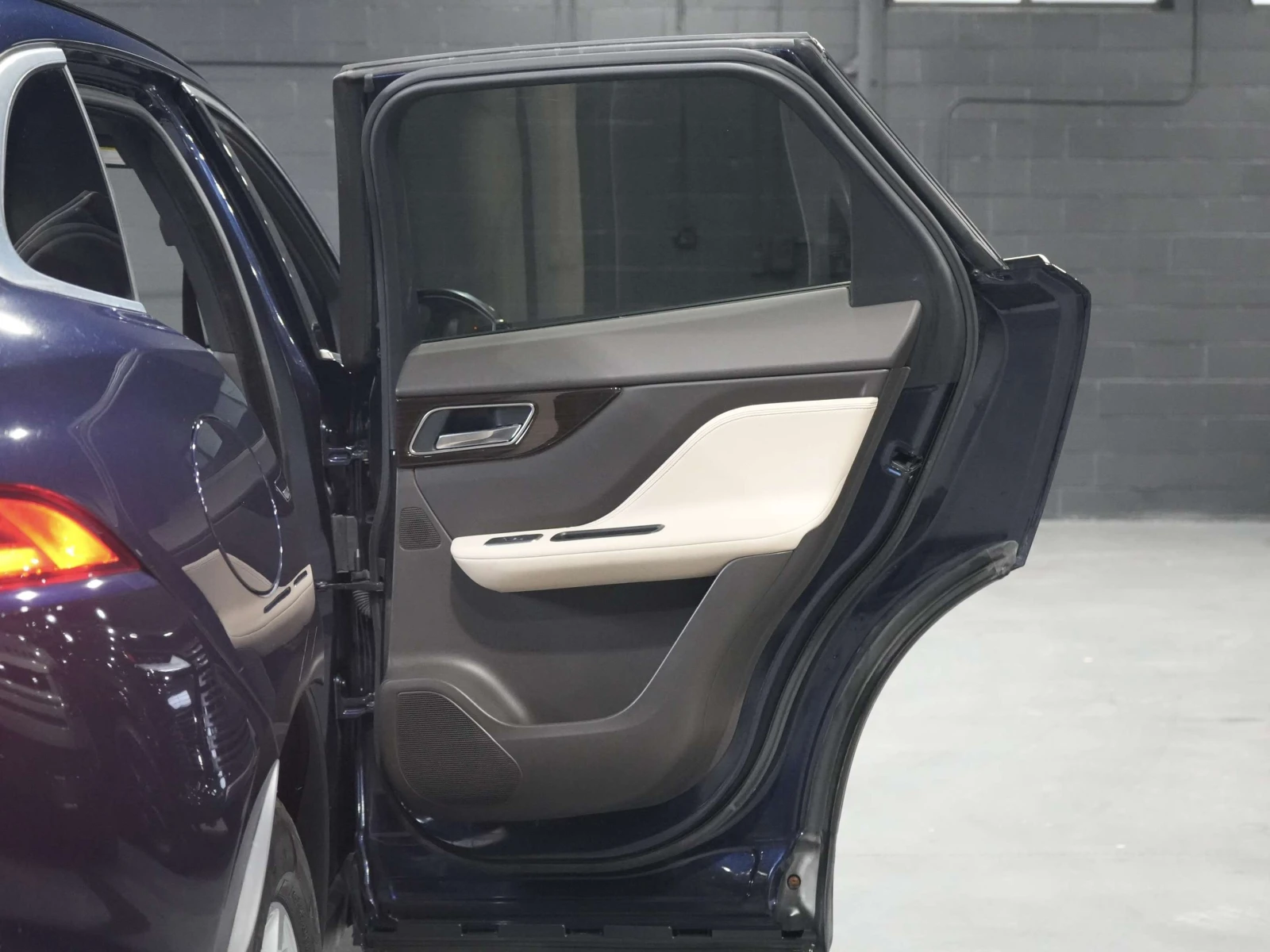 Jaguar F-PACE Prestige, ПАНО, ЦЕНА ДО БГ, снимка 15 - Автомобили и джипове - 54980465