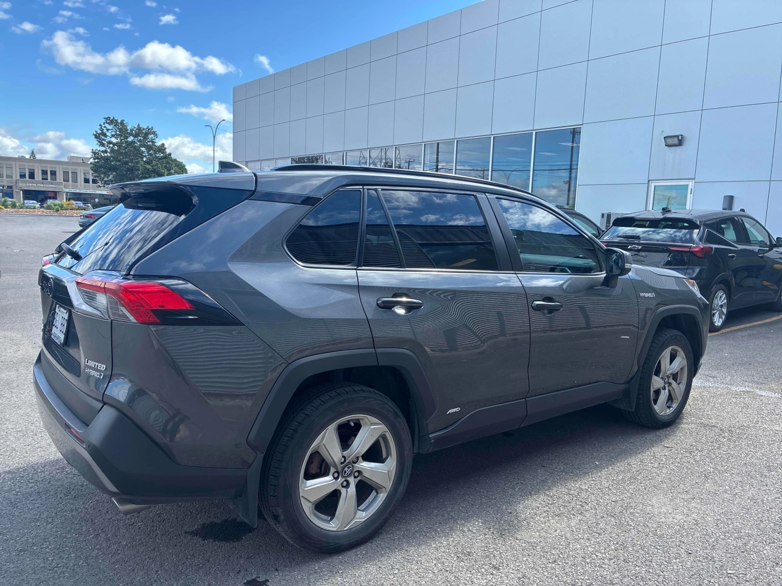 Toyota Rav4 * Hybrid Limited * АВТОКРЕДИТ БЕЗ ПЪРВОНАЧАЛНА* , снимка 3 - Автомобили и джипове - 55850959