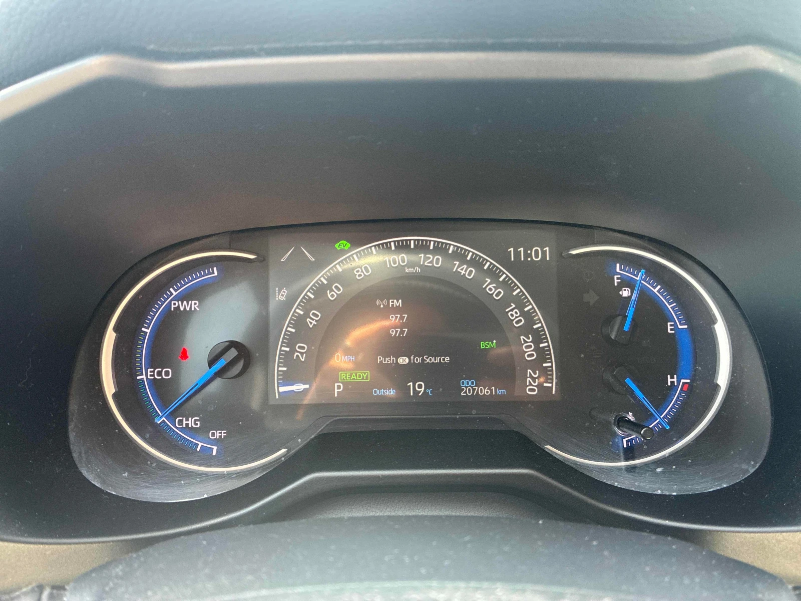 Toyota Rav4 * Hybrid Limited * АВТОКРЕДИТ БЕЗ ПЪРВОНАЧАЛНА* , снимка 8 - Автомобили и джипове - 55850959