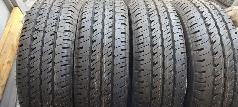 Гуми Летни 205/70R15, снимка 1 - Гуми и джанти - 33053752