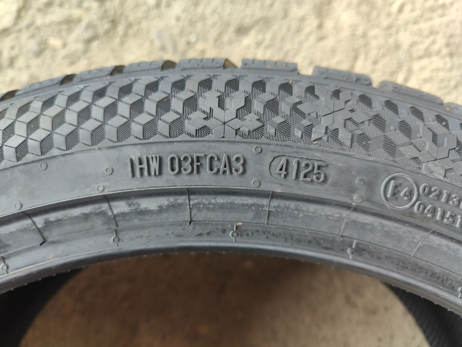 Гуми Зимни 255/40R19, снимка 11 - Гуми и джанти - 56069994