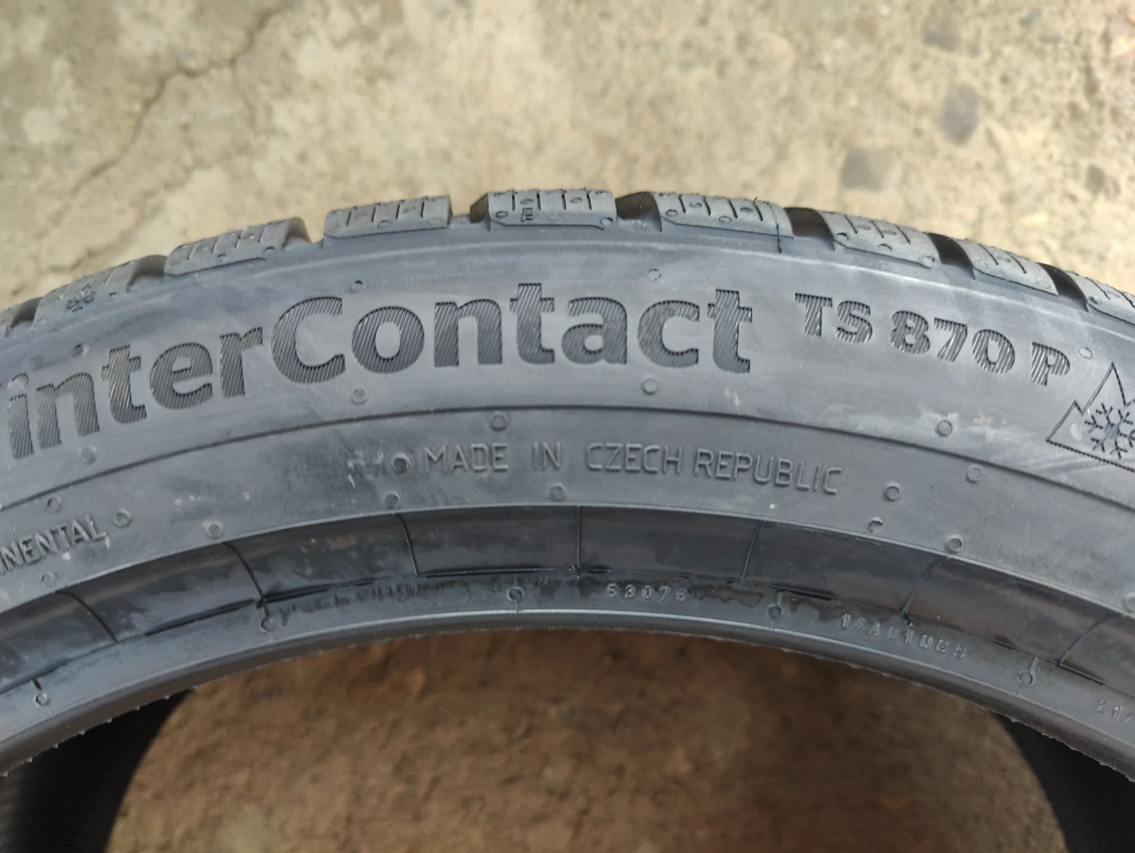 Гуми Зимни 255/40R19, снимка 12 - Гуми и джанти - 56069994