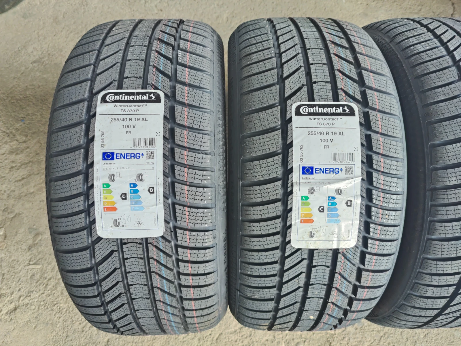 Гуми Зимни 255/40R19, снимка 3 - Гуми и джанти - 56069994
