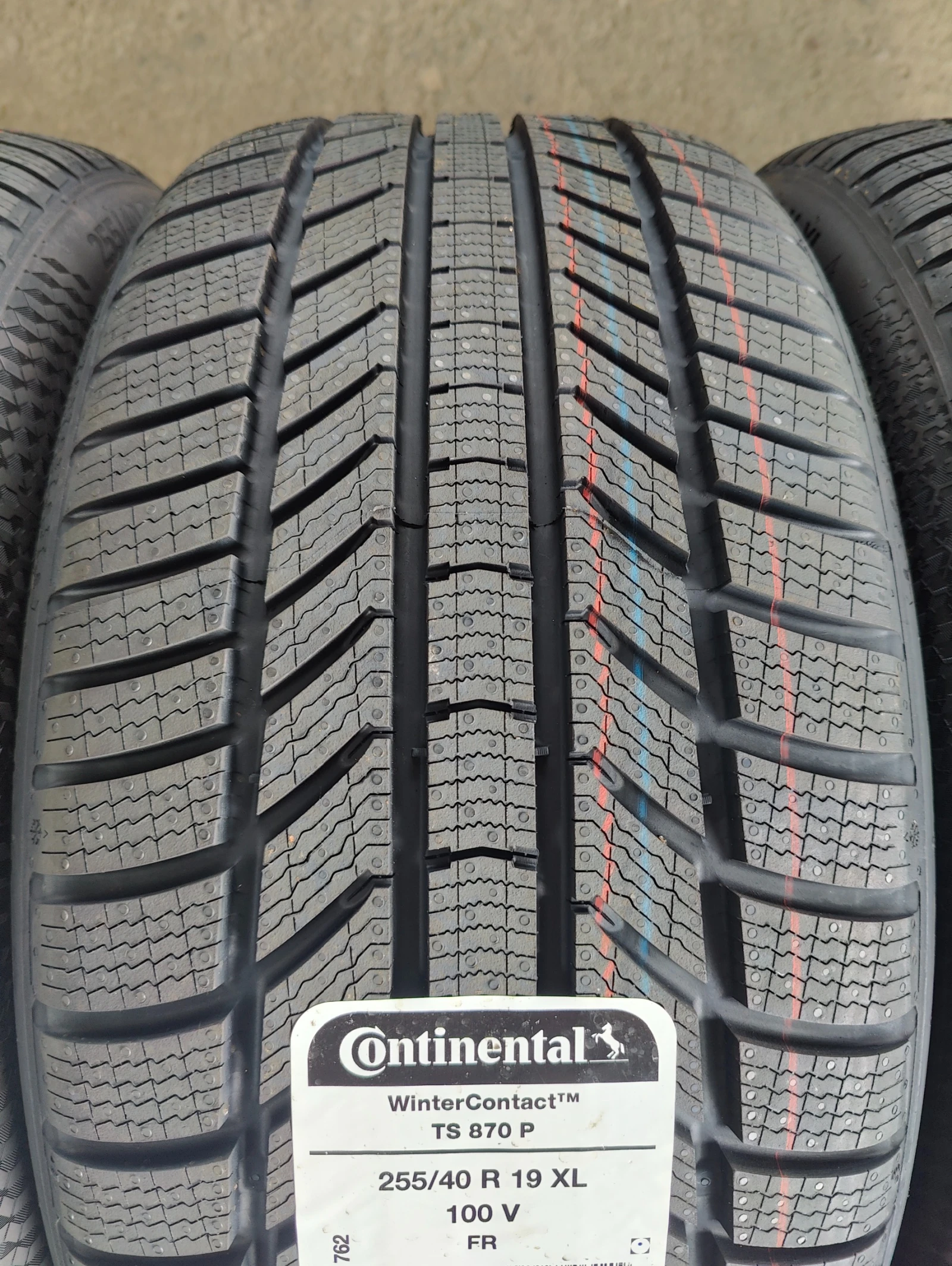 Гуми Зимни 255/40R19, снимка 6 - Гуми и джанти - 56069994