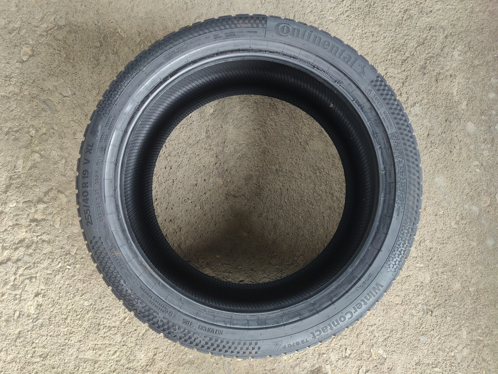 Гуми Зимни 255/40R19, снимка 7 - Гуми и джанти - 56069994