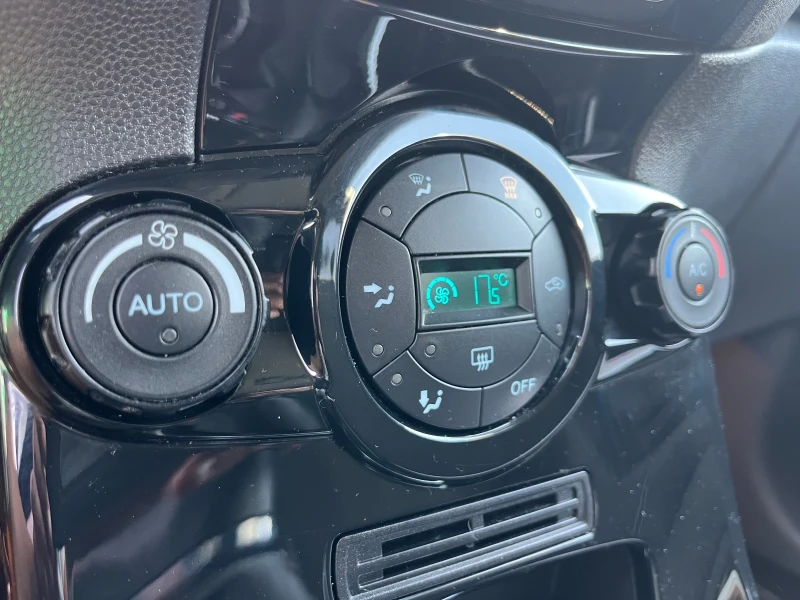 Ford Fiesta Titanium, navi, kamera, key less, снимка 14 - Автомобили и джипове - 51623517