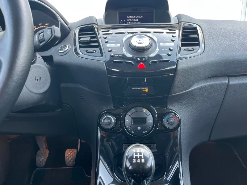 Ford Fiesta Titanium, navi, kamera, key less, снимка 10 - Автомобили и джипове - 51623517