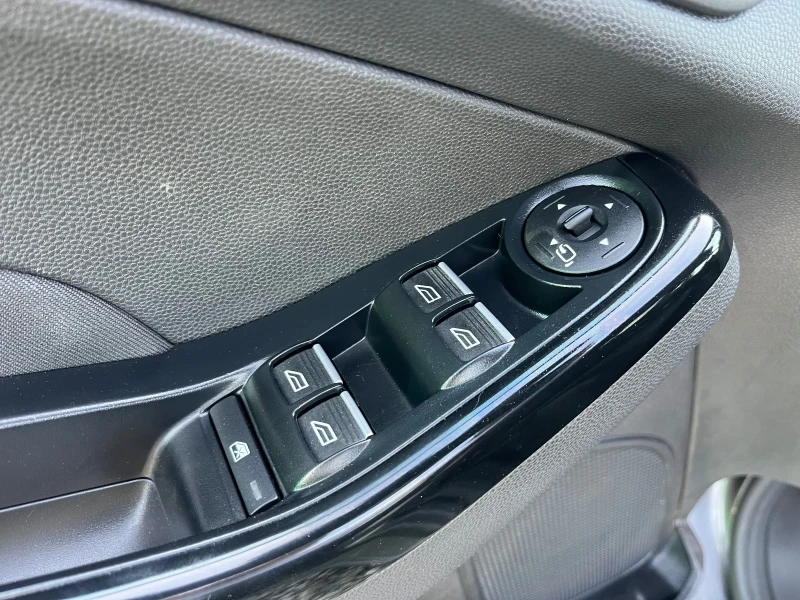 Ford Fiesta Titanium, navi, kamera, key less, снимка 11 - Автомобили и джипове - 51623517