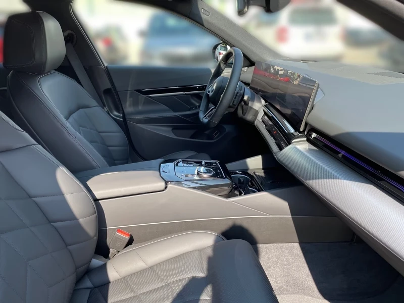 BMW 520 xDrive Lim. M Sport, снимка 7 - Автомобили и джипове - 52078095