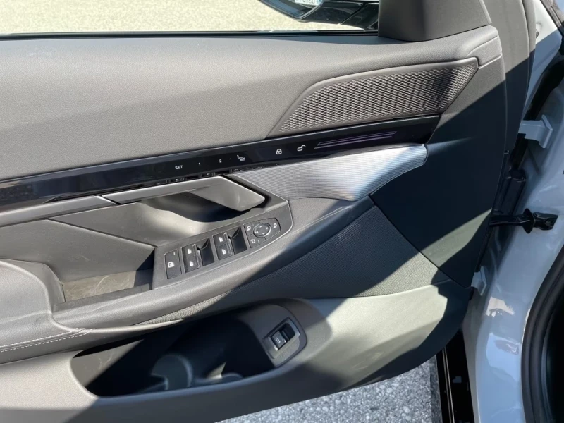 BMW 520 xDrive Lim. M Sport, снимка 10 - Автомобили и джипове - 52078095