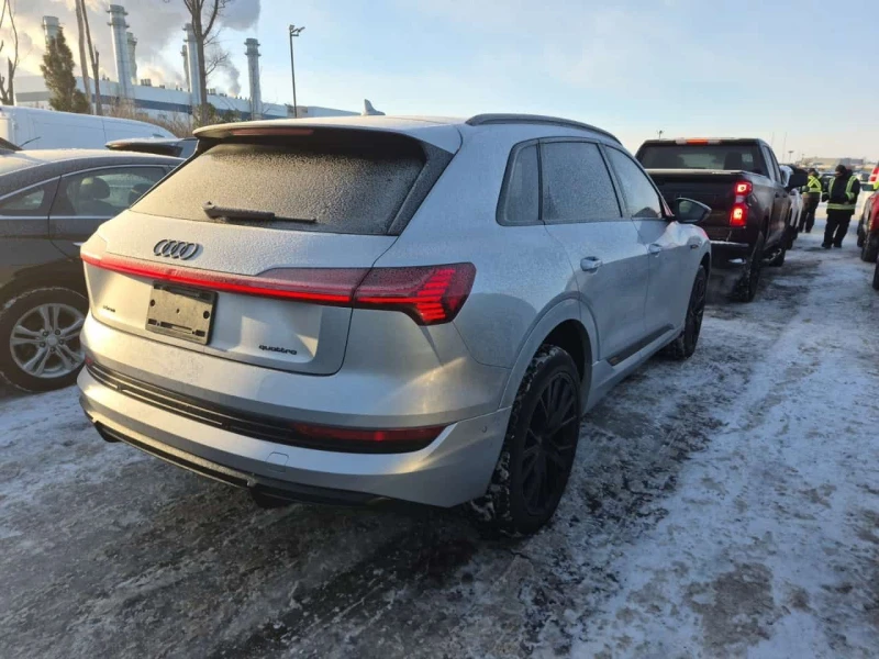 Audi E-Tron S Line/TECHNIK/Driver assistance/Heated+ cooled se, снимка 3 - Автомобили и джипове - 53537102