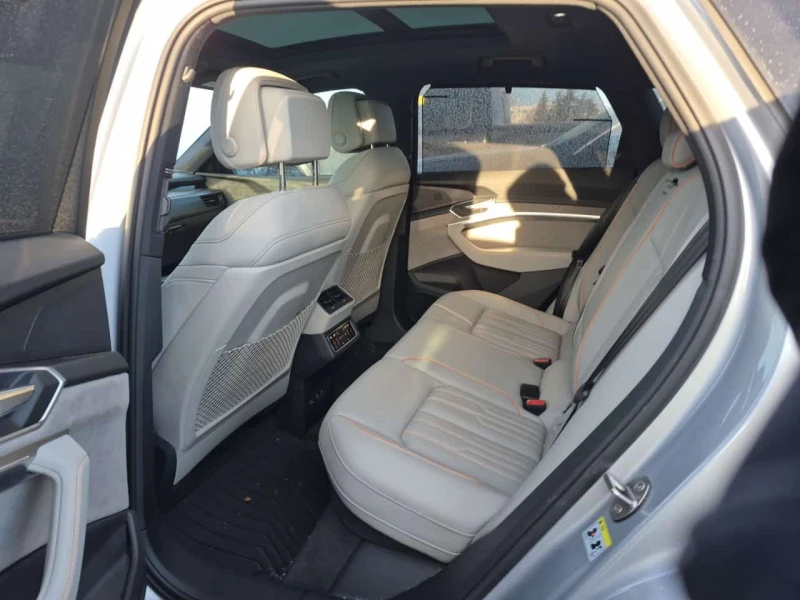 Audi E-Tron S Line/TECHNIK/Driver assistance/Heated+ cooled se, снимка 11 - Автомобили и джипове - 53537102