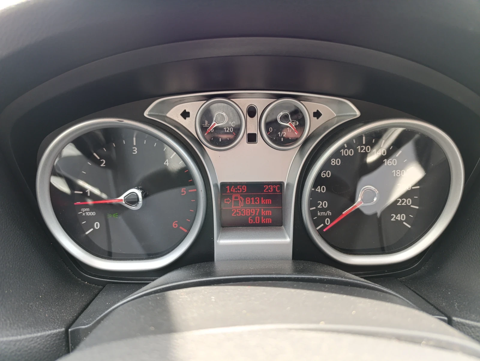 Ford Focus 1.6 TDCI TITANIUM  - изображение 8