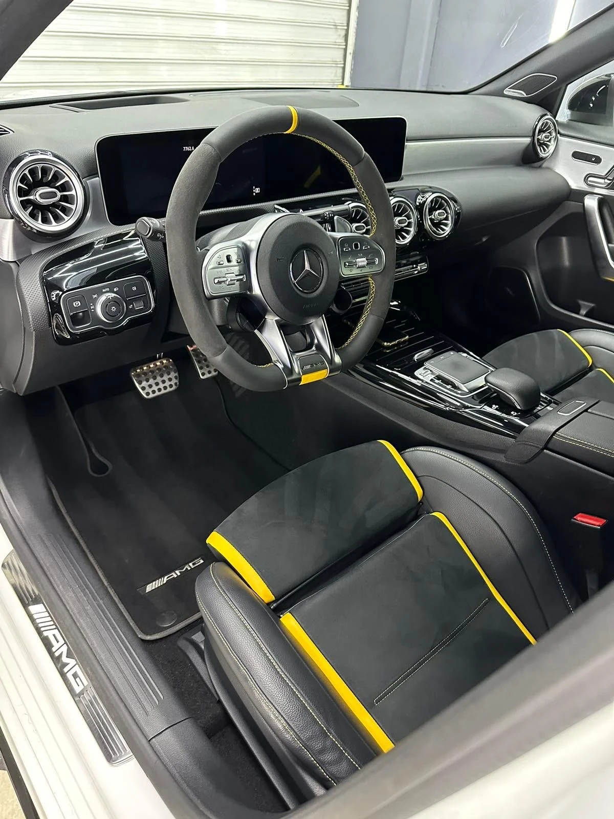 Mercedes-Benz A45 AMG A45S* PANO* DISTR* AMGSEATS* ЛИЗИНГ - изображение 7