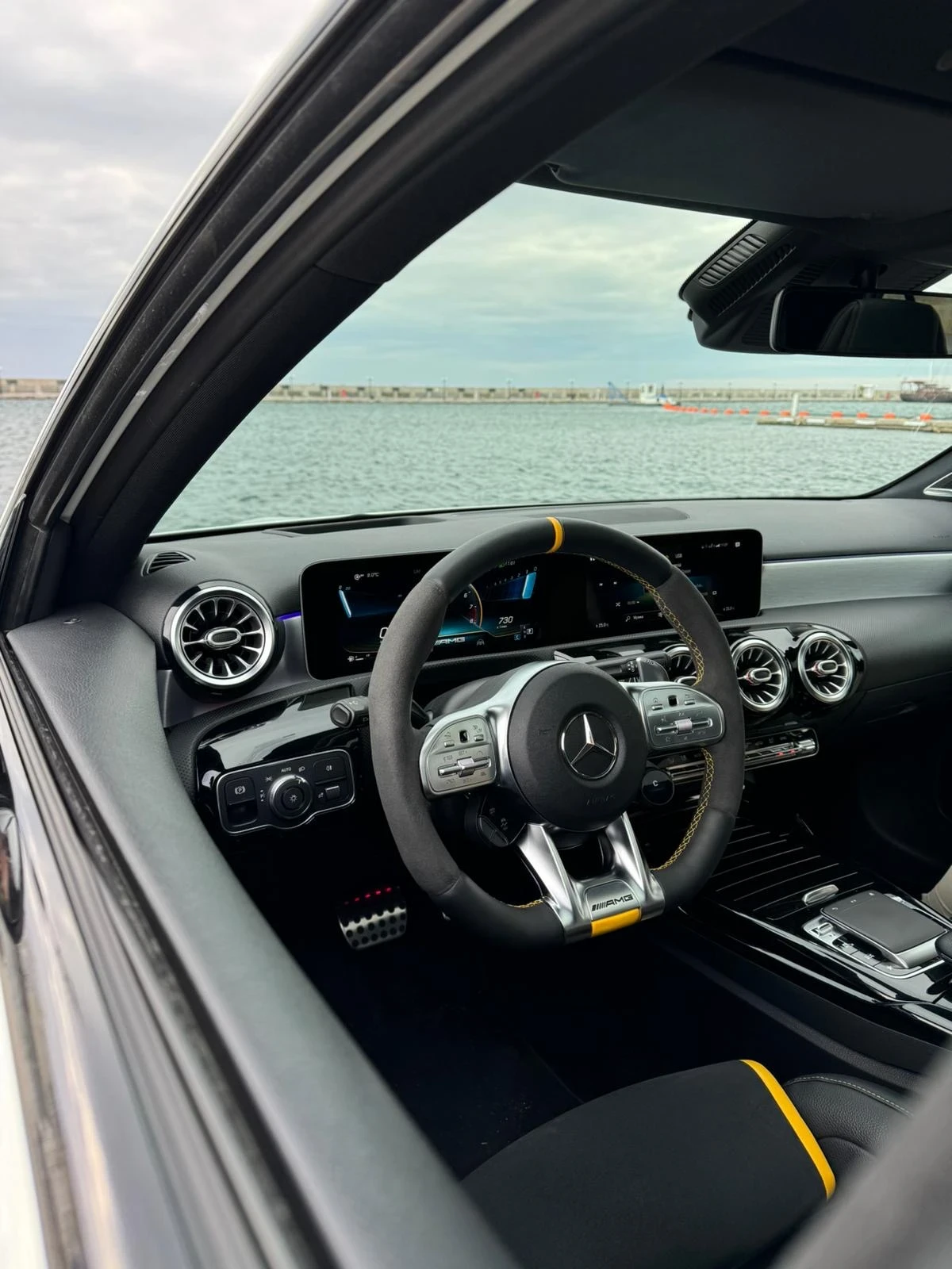 Mercedes-Benz A45 AMG A45S* PANO* DISTR* AMGSEATS* ЛИЗИНГ - изображение 6