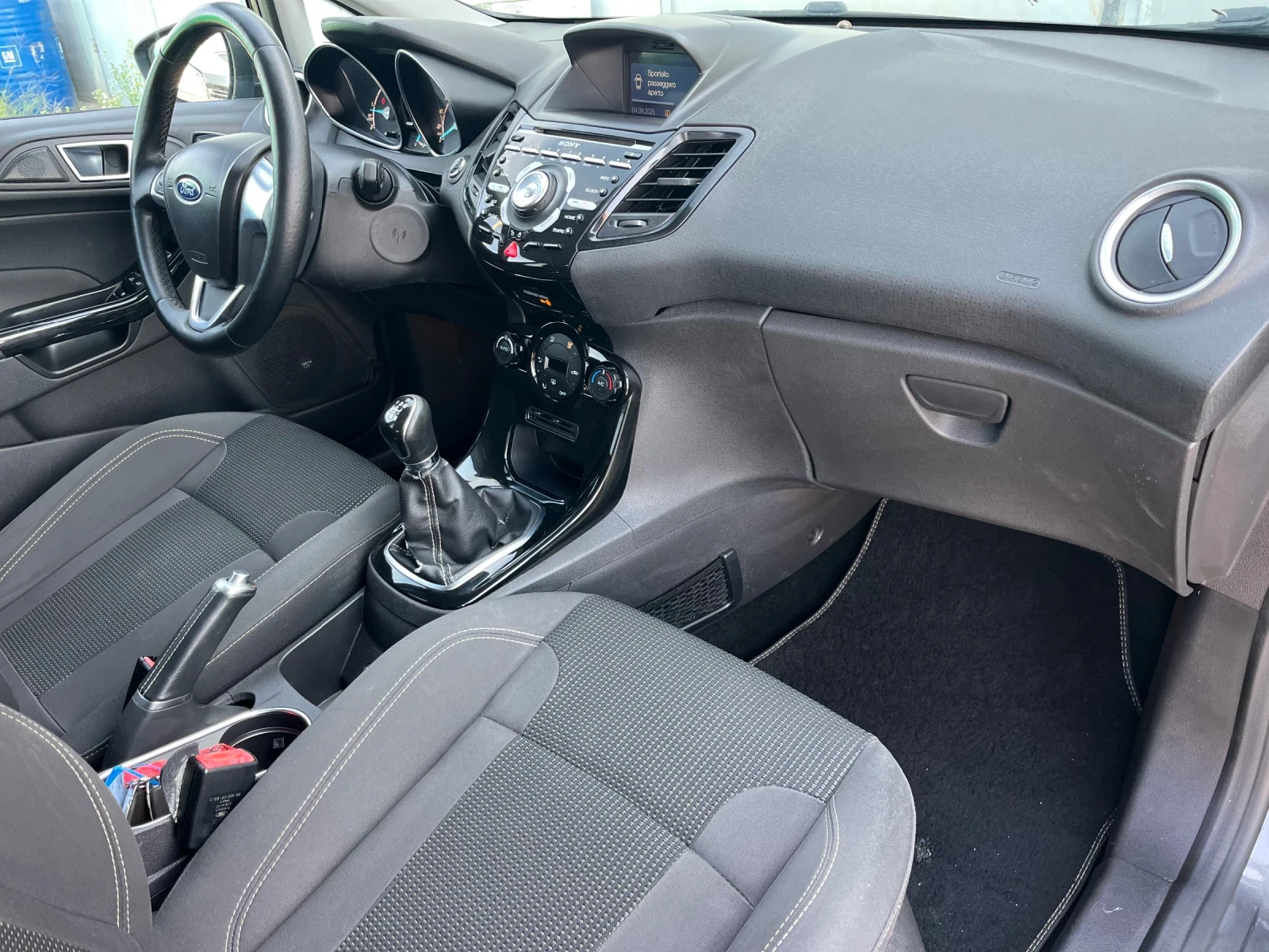 Ford Fiesta Titanium, navi, kamera, key less - изображение 9
