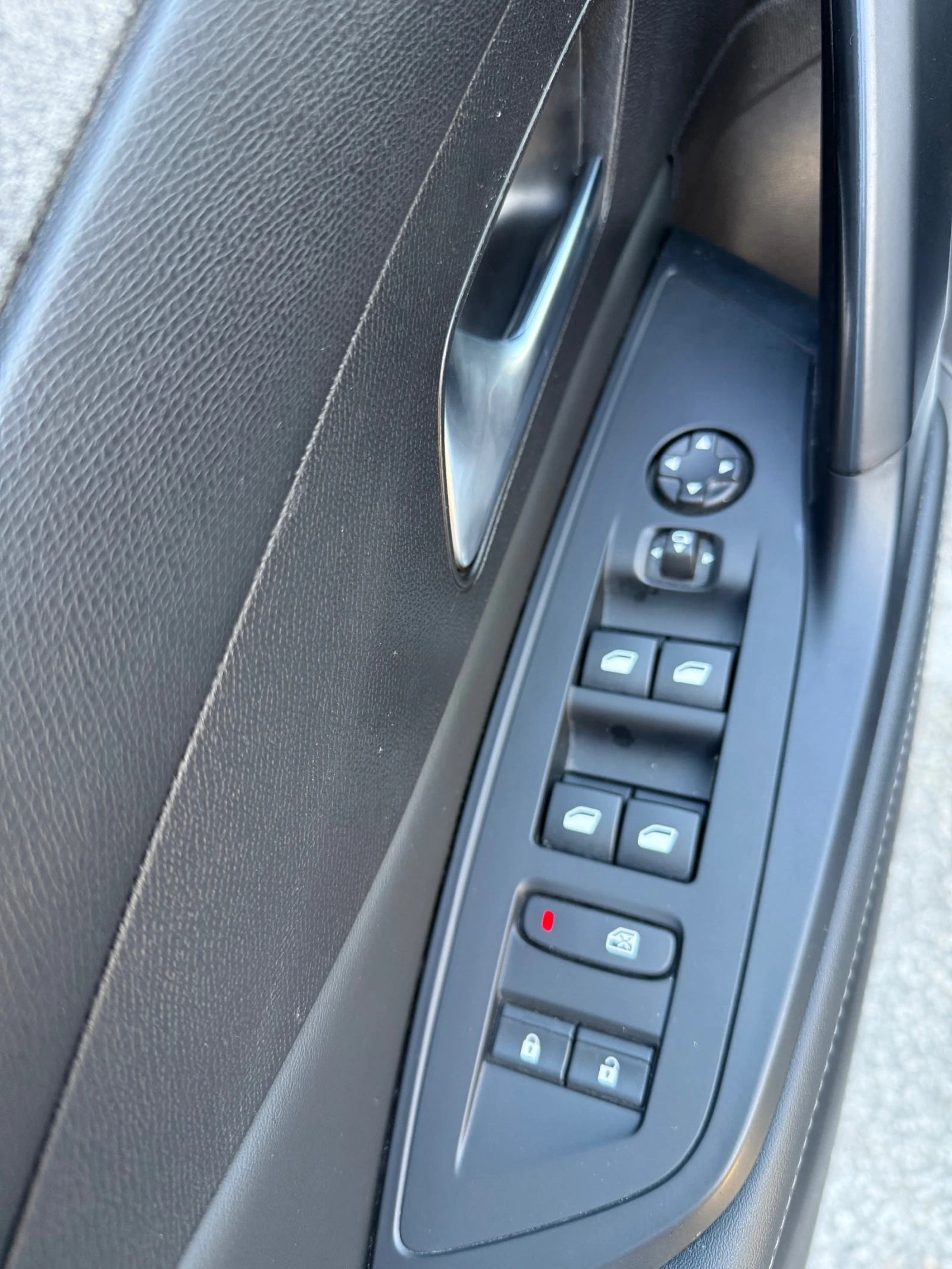 Peugeot 308 Allure 8EAT LED Matrix, снимка 13 - Автомобили и джипове - 53918299