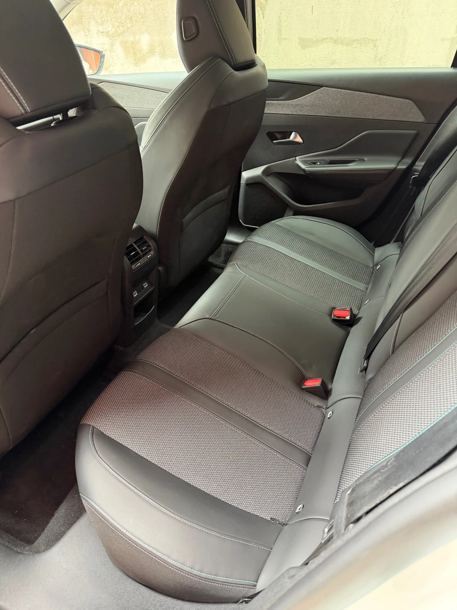 Peugeot 308 Allure 8EAT LED Matrix, снимка 8 - Автомобили и джипове - 53918299