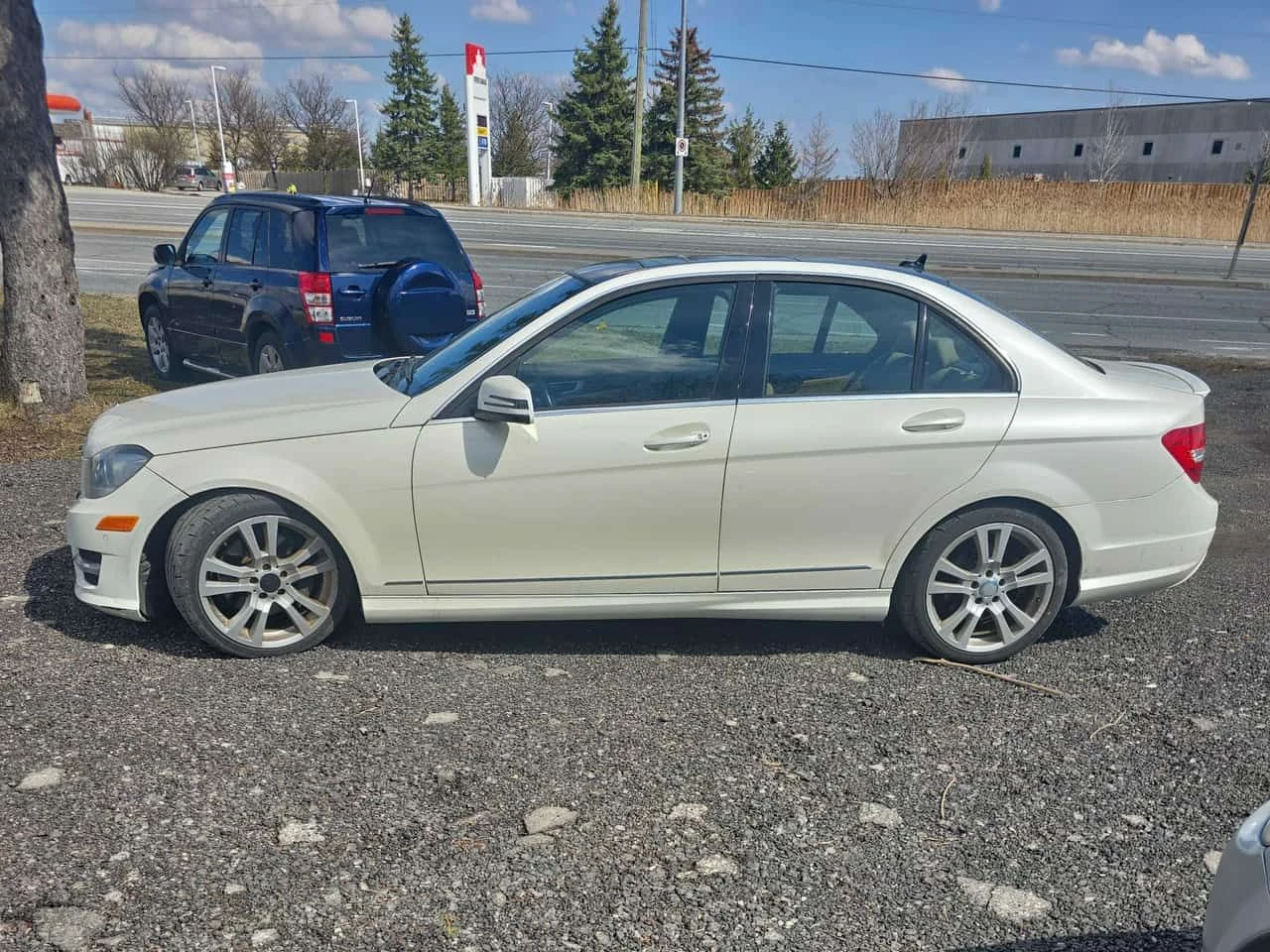 Mercedes-Benz C 350 CARFAX /Кожа/Нави/Подгрев/Панорама/КЛИП, снимка 3 - Автомобили и джипове - 54112449