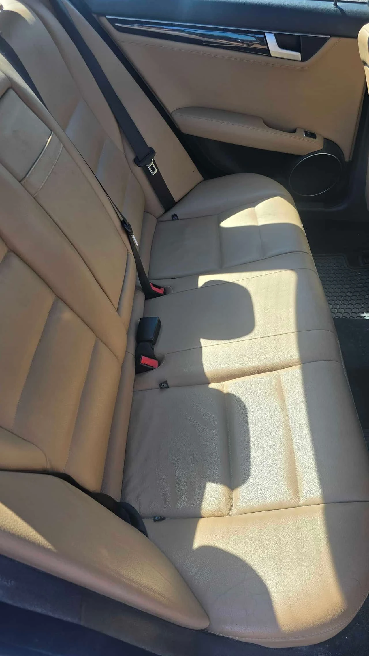 Mercedes-Benz C 350 CARFAX /Кожа/Нави/Подгрев/Панорама/КЛИП, снимка 10 - Автомобили и джипове - 54112449