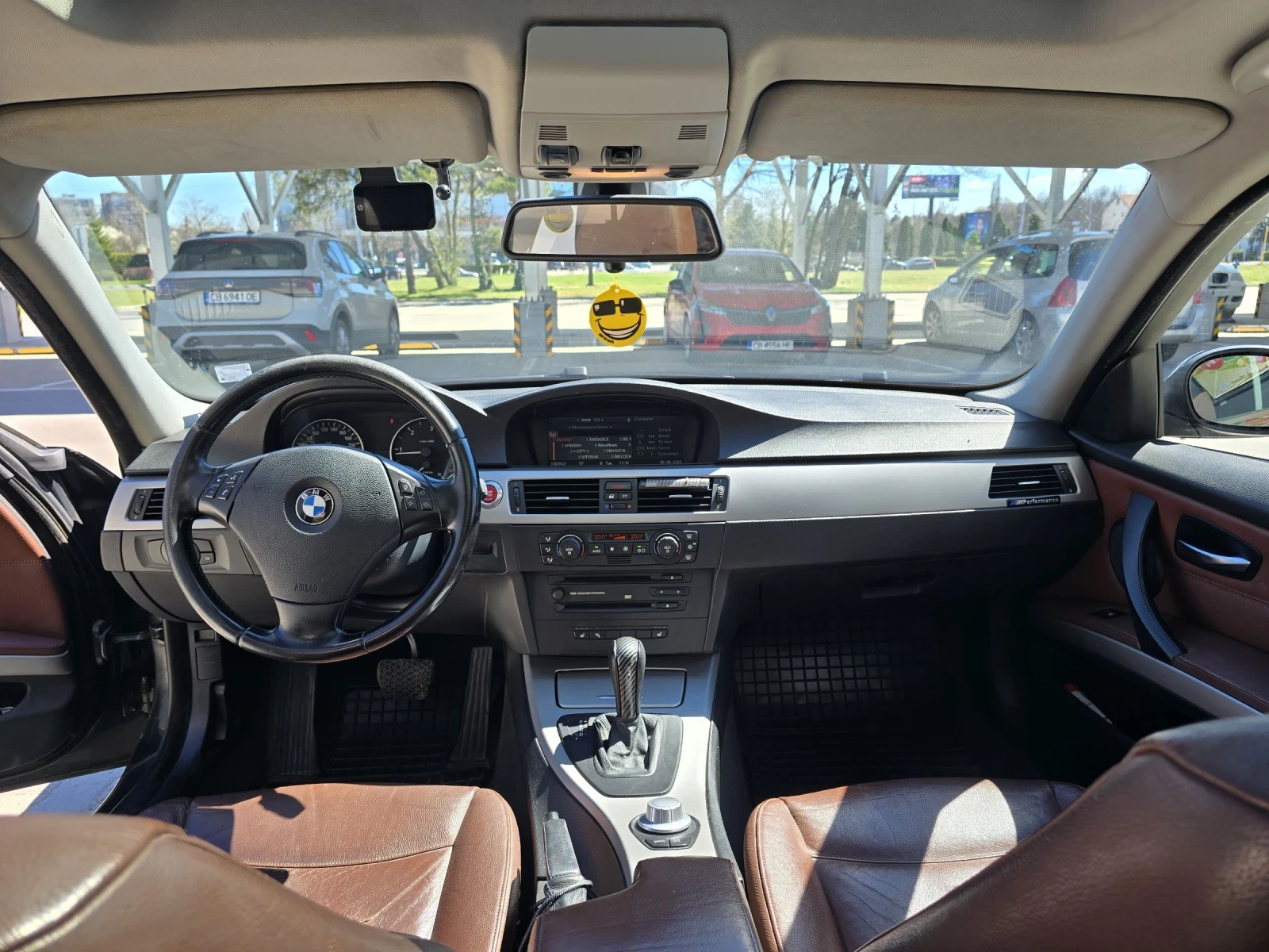 BMW 320 163 к.с. Автомат, Comfort Access, Панорама, Кожа, снимка 13 - Автомобили и джипове - 55033170