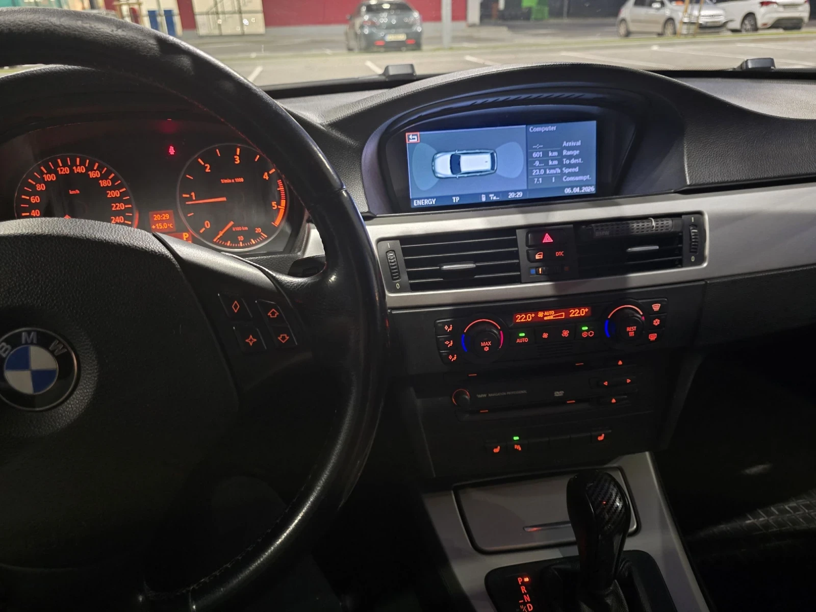 BMW 320 163 к.с. Автомат, Comfort Access, Панорама, Кожа, снимка 3 - Автомобили и джипове - 55033170